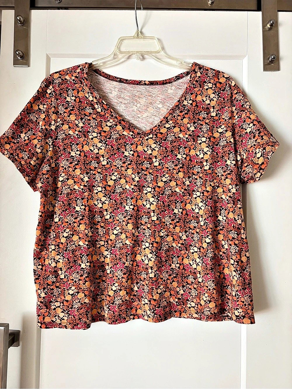Old Navy EveryWear V-Neck Printed T-Shirt EveryWear Floral V-Neck T-Shirt Orange